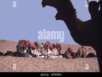 Saudi Arabia, Empty Quarter. Al Murrah Bedouin pray towards Mecca while travelling in the desert Stock Photo