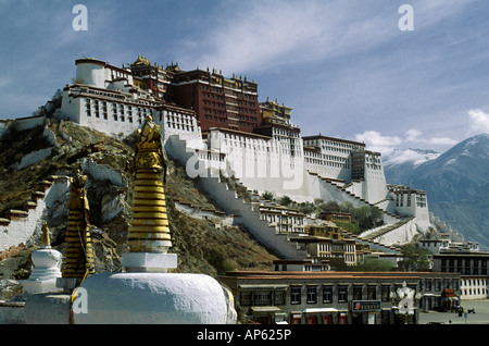 The POTALA PALACE was built by the 5th DALAI LAMA starting in 1645 AD with completion in 1694 after his death LHASA TIBET Stock Photo