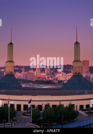 USA, Oregon, Portland, Portland Convention Center, Sun rising on the twin glass towers Stock Photo