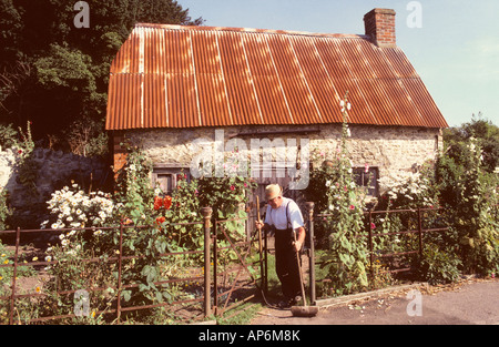Old cottage and garden, Oxfordshire, UK. Stock Photo