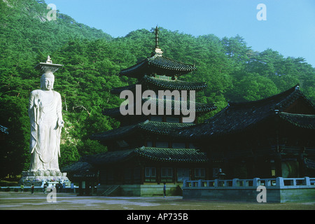 Popchusa Temple at Songnisan with Buddha in South Korea is one of the eight most scenic attractions of Korea Stock Photo