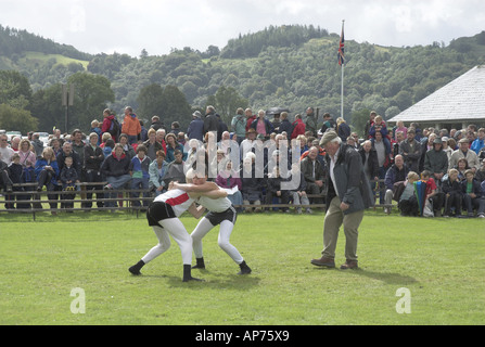 Traditional wrestling in the Lakeland Sports event at Grasmere Stock Photo