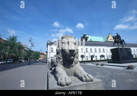 Statue of lion in front of castle, Warsaw, Poland, Europe Stock Photo
