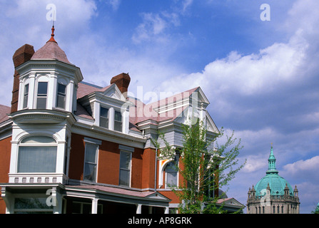 VICTORIAN HOMES IN CATHEDRAL HILL NEIGHBORHOOD IN ST. PAUL, MINNESOTA