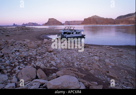 House boat on Lake Powell, Glen Canyon National Recreation Area, Utah, Arizona, USA Stock Photo