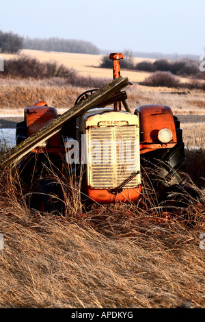 Abandoned old red tractor in a field Stock Photo - Alamy