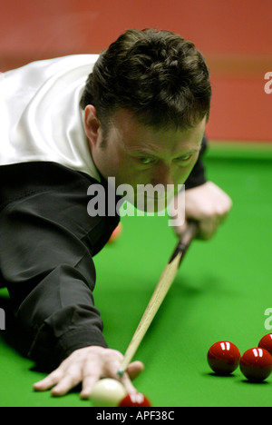 Jimmy White playing in the 2004 World Snooker Championships at the Crucible Theatre Sheffield Stock Photo