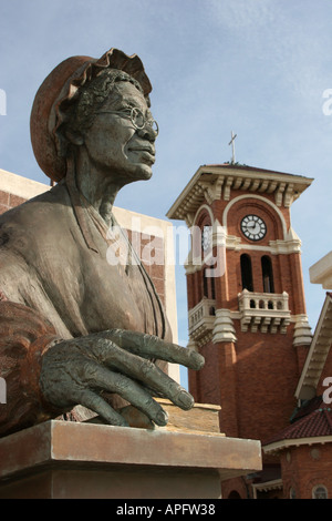 Michigan,MI,Mich,Battle Creek,Sojourner Truth,woman female women,ex slave,social reformer,Black History,statue,public art,memorial,memorial,MI05102004 Stock Photo