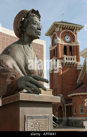 Michigan Battle Creek,Sojourner Truth,woman female women,ex slave,social reformer,Black History,statue,public art,memorial,memorial,MI051020042 Stock Photo