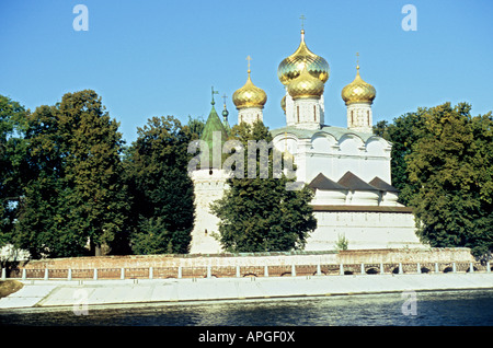 View from the Kostrama River of the Holy Trinity Cathedral in the grounds of the Monastery of St Ipaty, Kostrama, Russia Stock Photo