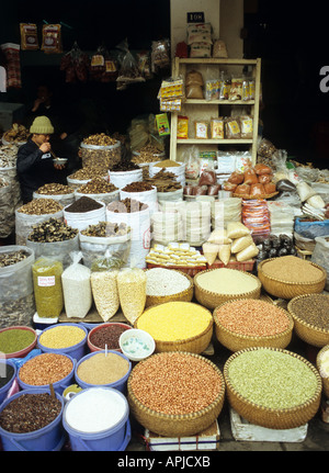 Baskets of dried goods and pulses at a shop in Nguyen Thien Thuat St, Hanoi Old Quarter, Viet Nam Stock Photo