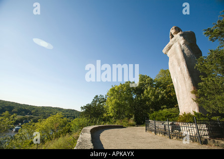 ILLINOIS Oregon Stone Black Hawk statue designed Lorado Taft American Indian Lowden State Park overlook of Rock River Stock Photo