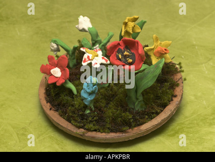 kids tinker flowers of modeling clay Hyazinthe, Tulpe, Narzisse, Osterglocke u.a. Stock Photo