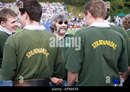 Tug of war, rope pulling, tugging war and war of tug team at Strathmore Games Scotland UK Stock Photo