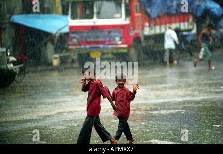 INDIA MUMBAI BOMBAY CHILDREN AND ADULTS ENCOUNTER THE FINAL DAYS OF THIS YEARS MONSOON IN THE P D MELLO ROAD AREA Stock Photo
