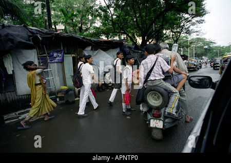 INDIA MUMBAI BOMBAY P D MELLO ROAD AREA TRADERS AND PEOLPLE  2006 Stock Photo
