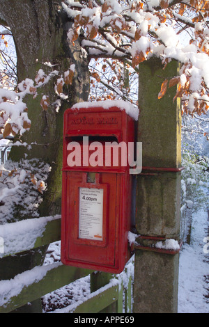 UK Post Box in the Snow mounted on a post Stock Photo