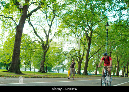 Cycling on Broad Walk in Hyde Park, London Stock Photo