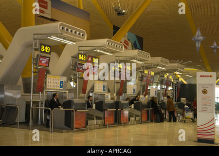 The main departure lobby at Barajas international airport (Madrid - Spain). Le terminal T4 à l'aéroport international de Madrid. Stock Photo