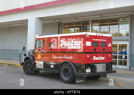 North Miami Beach Florida,Kmart,Dunbar armored truck,lorry,currency,money,profits,safety,security,safety,crime prevention,FL1006040001 Stock Photo