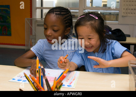 Kids having fun in art class at After School Club, Archbishop Sumner Primary School, Kennington, London, UK. Stock Photo