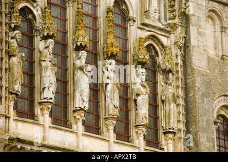 Stone carved figures on elevation of Benedictine abbey church of Sainte Marie Madeleine, Vezelay, Burgundy, France Stock Photo