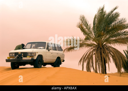 4WD car at the Ubari Lakes Sahara Libya Stock Photo