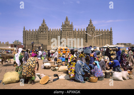 Djenne mosque on market day Stock Photo