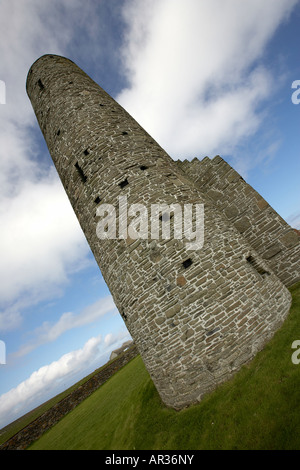 The 12th century St Magnus kirk and tower 14 9m high Stock Photo
