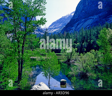 Mirror Lake at Yosemite National Park in California Stock Photo - Alamy