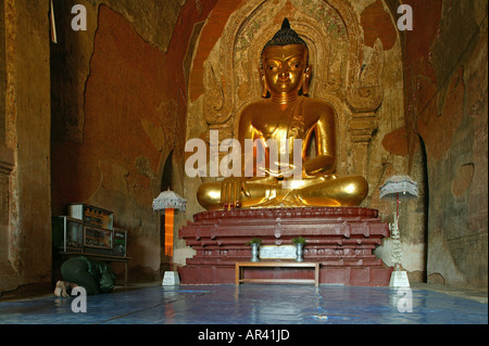 Buddha statue in Htilo Minlo Pahto, Buddhafigur in Htilominlo Temple in Pagan, gebaut 1218 Buddha statue in Hti Lo Min Lo Temple Stock Photo