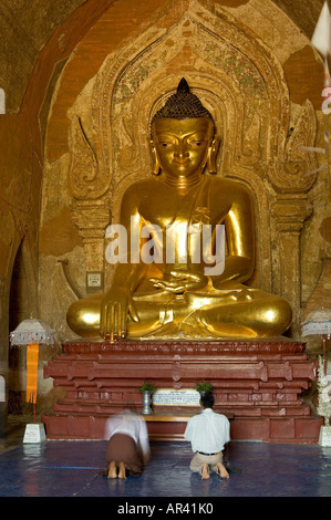 Buddha statue in Htilo Minlo Pahto, Buddhafigur in Htilominlo Temple in Pagan, gebaut 1218 Buddha statue in Hti Lo Min Lo Temple Stock Photo