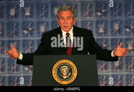 President George W. Bush speaks to the United States Chamber of Commerce in Washington, DC on Immigration Reform on June 1, 2006 Stock Photo