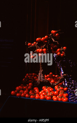 Pile of Red Tomato at Market Stall Stock Photo - Alamy