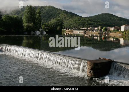 The weir on the River Lot at Douelle near Cahors in south west France Stock Photo