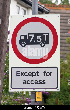 No access to vehicles exceeding 7 5 tonnes except for access road sign Stock Photo