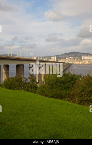 The Tay Road Bridge, an important road bridge in Scotland. It crosses the Firth of Tay from Newport-on-Tay in Fife to Dundee. Stock Photo