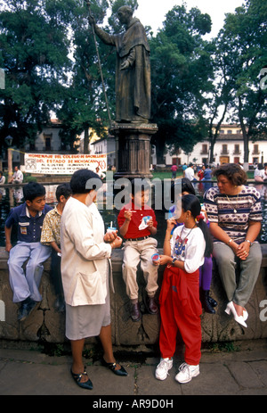 Mexicans, Mexican people, Mexican family, mother, father, children, tourists, Plaza Vasco de Quiroga, town of Patzcuaro, Michoacan State, Mexico Stock Photo