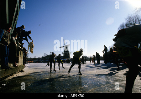 The Elfstedentocht 200 Kilometer, Kilometre, ice skating race along the frozen canals of Friesland in Holland. Seen here in 1986 Stock Photo