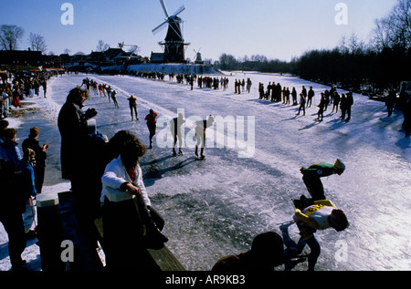 The Elfstedentocht 200 Kilometer, Kilometre, ice skating race along the frozen canals of Friesland in Holland. Seen here in 1986 Stock Photo