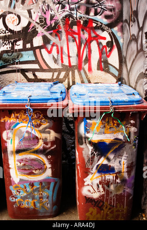 Rubbish art. Graffiti artists cover any surface they can off Central Place in Melbourne Stock Photo