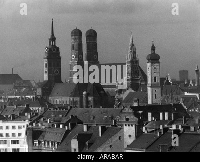 geography/travel, Germany, Munich, view over Old Town, towers, Saint Peters Church, Cathedral, New Town Hall and  Frauenkirche, Heilig-Geist-Kirche, 1960, ,