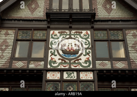 UK Devon Dartmouth Elizabethan decorative facade of building with tiles Stock Photo