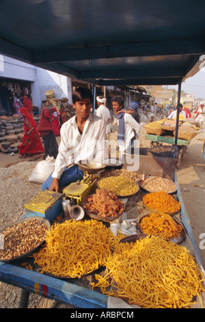 Snack food stall and stall holder, Dhariyawad, Rajasthan State, India Stock Photo