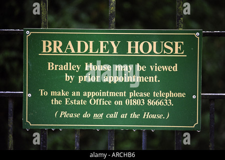 A NOTICE AT THE ENTRANCE TO BRADLEY HOUSE NEAR MILTON BRADLEY SOMERSET UK THE HOME OF THE DUKE OF SOMERSET