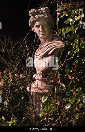 A CLASSICAL GARDEN STATUE GLOUCESTERSHIRE UK Stock Photo