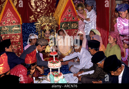 Indonesia Sumatra Minangkabau wedding marriage marry wed feast party