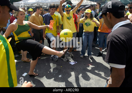 Thousands of Brazilians and their supporters in the New York area attend  the Brazil Day Festival in Midtown Manhattan Stock Photo - Alamy