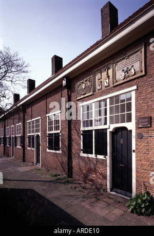 Delft, Hofje van Gratie, Hauseingang Stock Photo