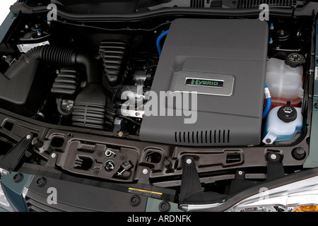 Hybrid Engine 2007 Saturn Vue Green Line Hybrid Stock Photo - Alamy